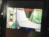 【パノラミックビューモニター】専用のカメラにより、上から見下ろしたような視点で360度クルマの周囲を確認することができます☆死角部分も確認しやすく、狭い場所での切り返しや駐車もスムーズに行えます。