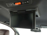 トヨタ純正12.1型後席ディスプレイを装備しております。