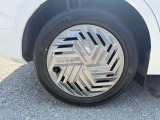 純正ホイールカバー付きです。タイヤサイズ 185/60R16