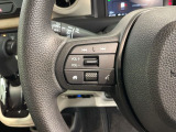 ステアリングにオーディオ操作スイッチが付いています。オーディオ画面に直接タッチしなくても操作が出来ますので、運転に集中できます。