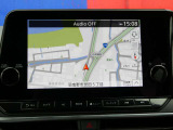 一枚岩のようなデザインのメーカーオプションナビは9インチの大画面に加えて、Bluetooth接続・HDMI端子・Apple CarPlayワイヤレス接続・スマホのワイヤレス充電など多数の機能が満載です!!