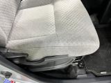 痛みの出やすい運転席シートの角、フロアマット、座面、ともに良好です
