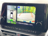 【パノラミックビューモニター】専用のカメラにより、上から見下ろしたような視点で360度クルマの周囲を確認することができます☆死角部分も確認しやすく、狭い場所での切り返しや駐車もスムーズに行えます。