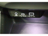 全席でデバイスを充電できる前席USB電源(2ヶ)&後席USB電源(2ヶ)