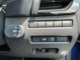 各種スイッチ類は運転席右側にございます。