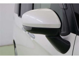 ウインカーミラーはお洒落なだけでなく、対向車や歩行者からの視認性が良く安全性が向上し、事故防止にもつながります。