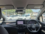 視界広々で運転しやすいインパネ