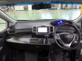 シンプルながら機能性溢れるインパネ廻りです♪視界性も良く運転しやすいです♪各操作スイッチ類なども使いやすい位置に配置されています♪