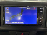 ディスプレイオーディオやカーナビは、現代のドライブにおいて欠かせない装備のひとつです。初めての場所でも迷いにくく、快適なルート案内で運転をサポートします。移動中のエンターテインメント性も高まります。