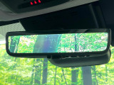 【デジタルインナーミラー】後席の大きな荷物や同乗者で後方が確認しづらい時でも安心!カメラが撮影した車両後方の映像をルームミラー内に表示。クリアな視界で状況の確認が可能です!