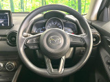 インテリアに合わせたデザインのステアリングは、運転される方のことも考え、運転しやすい形状、大きさです。是非一度、実際に触ってお確かめください。