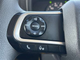 ステアリングスイッチ左側 オーディオ操作スイッチ、電話スイッチ、トークスイッチ。 前方から目を離すことなく操作できます!