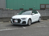 2001年オープン。 Audi正規ディーラーとして最も歴史のあるAudi 江戸川は、2フロアに分かれるガラス張りのショールームです。