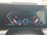 ドライビング・パフォーマンスをボタンを操作するとメーター内の液晶パネル部分の変更が可能。メディア操作の内容も液晶画面に投影して運転時のストレス軽減★