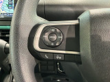 ステアリングにオーディオ操作スイッチが付いています。オーディオ画面に直接タッチしなくても操作が出来ますので、運転に集中できます。