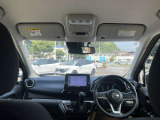 視界広々で運転しやすいインパネ