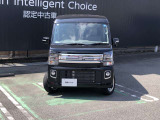 外観に大きな変化はありませんが、LEDヘッドライトや衝突被害軽減ブレーキ搭載で大きく進化