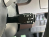 【クルーズコントロール】高速道路もラクラク走行。アクセルを離しても一定速度で走行ができ、長距離運転時の負担を軽減!加速・減速も簡単なスイッチ操作で調整できます。