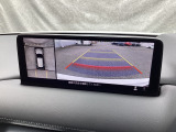 狭い場所での駐車やすれ違いなどでより的確な運転操作に役立つ360&deg;ビューモニターが装備されています。