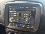 セーフティードライブアシストの設定はUコネクトより行えます。