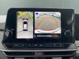 上からまる見え!アラウンドビューモニターの画像です。純正ナビに映してあります。お車を真上から見たような映像をミラーやナビ画面に映し出す事によって、車両の周囲を確認し、駐車時や発進時の運転をサポート。
