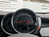 ★MINIには6個のエアバッグを標準装備。運転席/助手席エアバッグ、サイド・エアバッグ、ヘッド・エアバッグ。