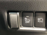 ハイブリッド車や電気自動車には「車両接近通報装置」が装着されています。早朝や深夜などできるだけ音を出したくない時にはスイッチで機能のON/OFFが可能です。