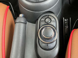 MINI専門のメカニックが、100項目にも上るポイントを徹底的にチェック。交換基準に達した部品があれば、交換整備の後にお客様へご納車致します。