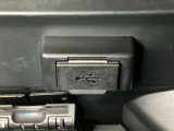横にはナビゲーション用の外部入力可能なUSB端子がついています。