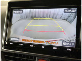後方の見える安心をお届けするバックモニター付:バックするときのアシストラインもあって楽々バック!車庫入れや縦列駐車をサポートし、苦手な駐車も安心です!今やもう手放せない装備ですネ♪