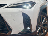 【3眼LEDヘッドライト】悪天候や夜間走行時も良好な視界を確保し安心して運転できる高輝度LEDヘッドライトを装備!点灯速度が早く、消費電力も抑えられています。
