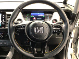 運転にかかわる様々な操作を安全に行えるように視点移動が少なく操作性に配慮されたスイッチ類が凝縮されたコクピットです。