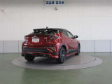 世界中が驚いた斬新かつ個性的なリヤビュー。浮遊した感じのリヤコンビランプの造形は一目でC-HRと認識できます。