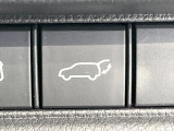 【パワーバックドア】スマートキーや運転席のボタンを押すだけでリアゲートが自動で開閉します!荷物を持っている時や、高い位置にあるバックドアを閉める際に便利な機能です♪