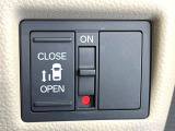 【パワースライドドア】スマートキーや運転席のスイッチでスライドドアの開閉が可能♪電動だから力を入れてドアを開ける必要が無く、小さいお子様でも、重い荷物を持っている時もラクに開け閉めできます♪