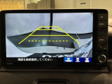 リバースギアに入れるだけで後方の表示へ切り替わります。夜間や雨の日の駐車も楽になりますよ。