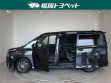 両側パワースライドドア付きだから、狭い駐車スペースなどでの 乗り降りラクラク!小さなお子さまのいるご家庭には嬉しい装備。