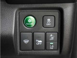 ホンダセンシングが装備されています。アダプティブレーダークルーズやレーンキープアシスト、車線逸脱防止機能なども備えていて、ロングドライブも快適で安全にお楽しみいただけます。
