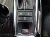 オートホールドは、ブレーキペダルから足を離しても車を停止状態に保つ機能で、運転の負担を軽減してくれますよ♪
