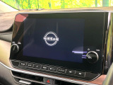 【メーカー純正9インチナビ】インテリアに溶け込むスタイリッシュな「専用設計」メーカーナビを装備♪視認性や操作性など基本性能にも優れ、より上質なカーライフをお楽しみいただけます。