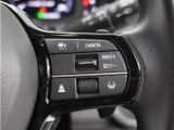 ◆アダプティブクルーズコントロール◆予め設定した車速内でクルマが自動的に加減速。前走車との適切な車間距離を維持しながら追従走行します。【LKAS】車線維持支援システムでステアリング操作を支援。