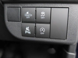 先進技術によってさらに進化した【スマートアシスト】が毎日の運転で感じる不安や緊張を減らし、ヒヤッとするシ-ンを未然に防ぐためにサポ-トします!