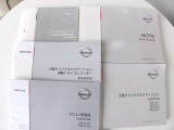 「取扱説明書」「保証書」揃ってます^^お車の操作方法や、トラブル回避方法が記載されているため、意外と役に立ちます。
