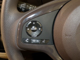【ステアリングリモコン】ステアリングにオーディオ調節可能なスイッチが装備されていますので運転中でも視線をそらさずにオーディオの調節が可能です!