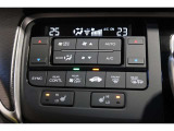 運転席と助手席の温度設定の変更が可能な左右独立タイプのデュアルエアコンです♪♪♪暑がりな人・寒がりな人も誰もが車内を快適にお過ごしいただけます♪♪♪