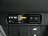 ◆ETC2.0装着◆進化したドライブ体験。料金収受システムだけだったETCが生まれ変わって、高速道路を賢く使うETC2.0に進化しました。多彩な情報サービスが便利で快適なドライブ体験を提供します。