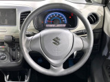 インテリアに合わせたデザインのステアリングは、運転される方のことも考え、運転しやすい形状、大きさです。是非一度、実際に触ってお確かめください。