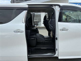 電動スライドドア!!荷物で手が塞がるなど簡単にドアの開閉が出来ます!何より力いらずで開閉OK!女性やお年寄りにも優しい。電動機能はOFFにもできますから元気なお子様の駆け出しも安心!
