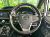 【純正革巻きステアリング】上質な革を使用することで、手にしっかり馴染みとても運転しやすいハンドルです♪