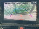 【バックカメラ】駐車時に後方がリアルタイム映像で確認できます。大型商業施設や立体駐車場での駐車時や、夜間のバック時に大活躍!運転スキルに関わらず、今や必須となった装備のひとつです!